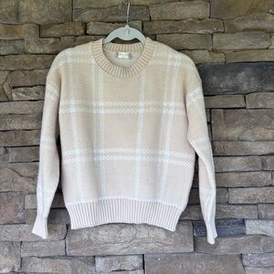 Altar'd State Cream and White Crewneck Sweater with Timeless Design‎